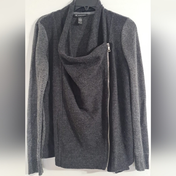 A beautiful Grey Jacket with a zipper, Excellent Condition (Size M) - Picture 1 of 4